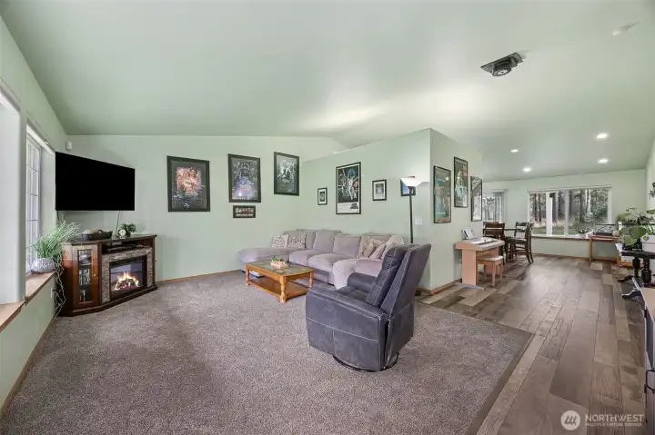 Come in, Large window invite light to a large living room