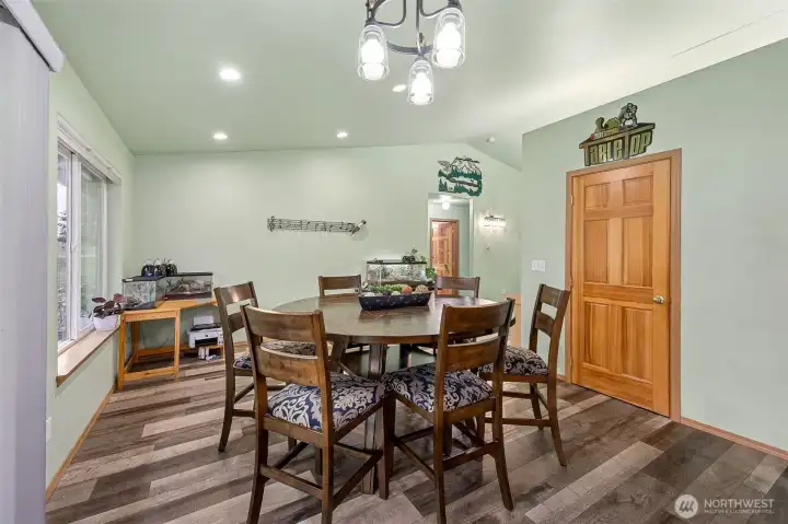 dining room with sliding glass door to outdoor entertainment