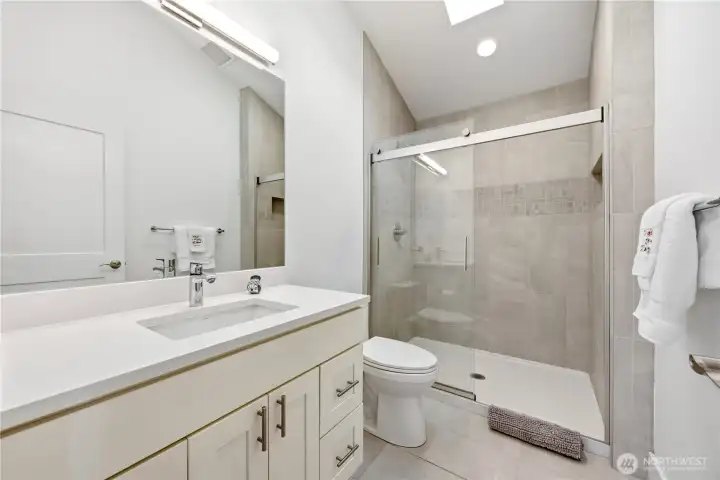Lower level 3/4 bath