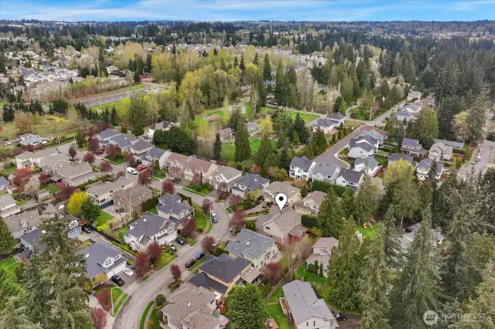 Located near parks and easy commuting.   Minutes from Mill Creek, Lynnwood Transit, shopping and more.