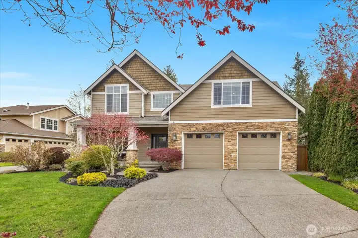 This beautiful neighborhood home is ready for you!