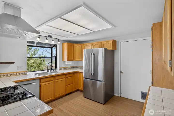 Mostly new appliances in the kitchen.