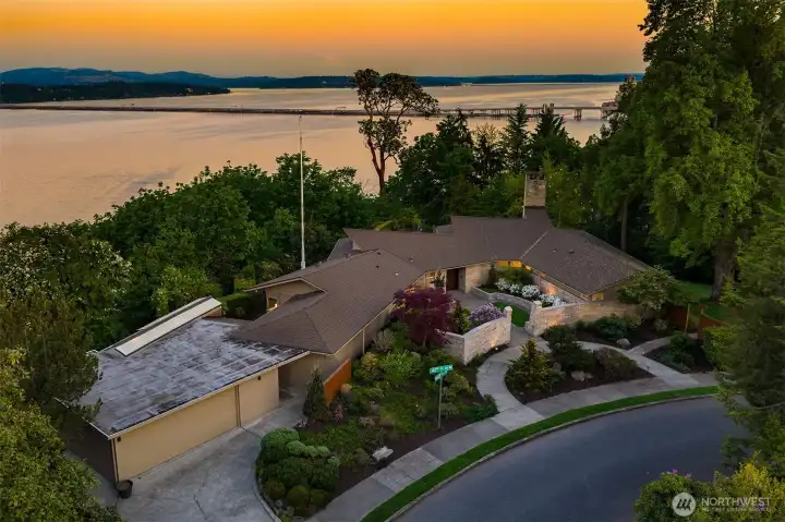The home itself is a true mid-century rambler, distinguished by its rare single-level living. With level entry, a two-car garage, and a seamless indoor-outdoor connection, it offers a layout that is nearly impossible to find in Laurelhurst today.