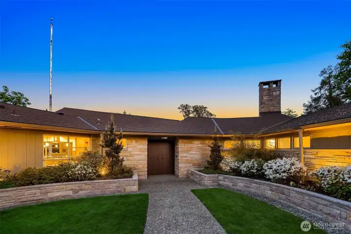 Now, for the first time in a Half-Century, it is available — offering a rare opportunity to step into a home of architectural significance, extraordinary land, and lasting presence in one of Seattle’s most coveted neighborhoods.