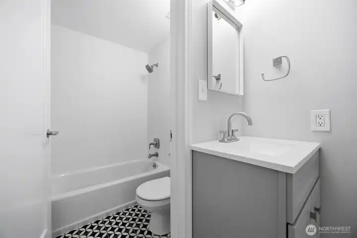Full bath on loft area Full bath on loft area