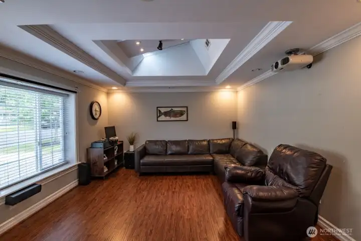 Living room with projector, screen and 2 skylights Living room with projector, screen and 2 skylights