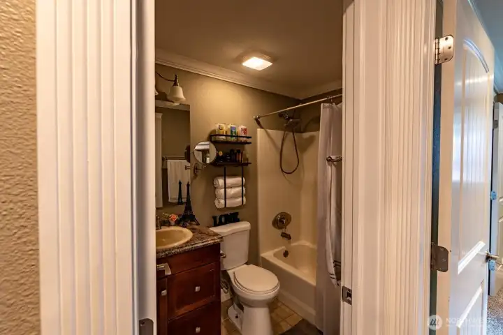 Full Bath Full Bath