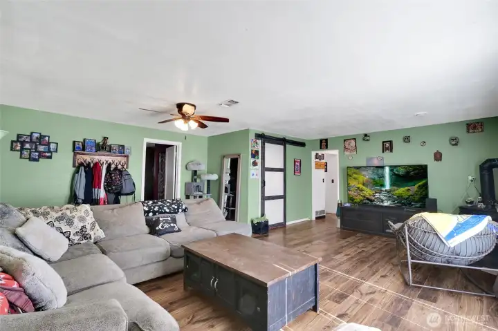 Living room. Ceiling fan circulates cool air from the newly installed HVAC unit. Living room. Ceiling fan circulates cool air from the newly installed HVAC unit.