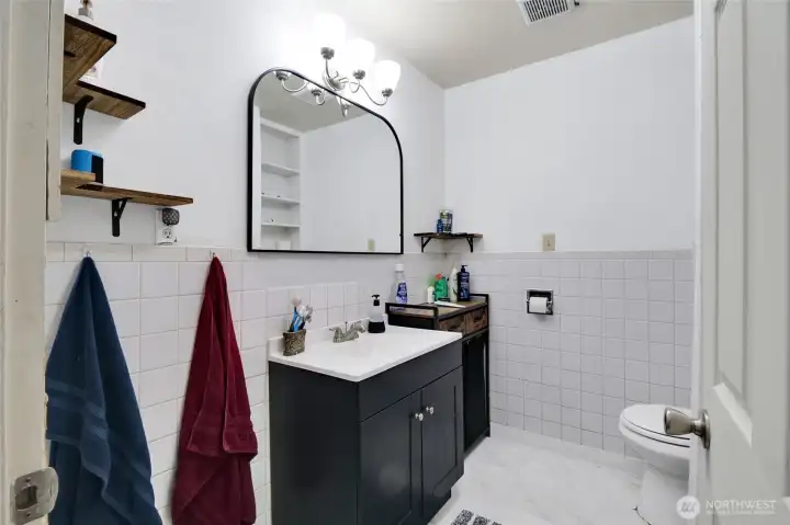 Beautifully tiled bathroom. Beautifully tiled bathroom.
