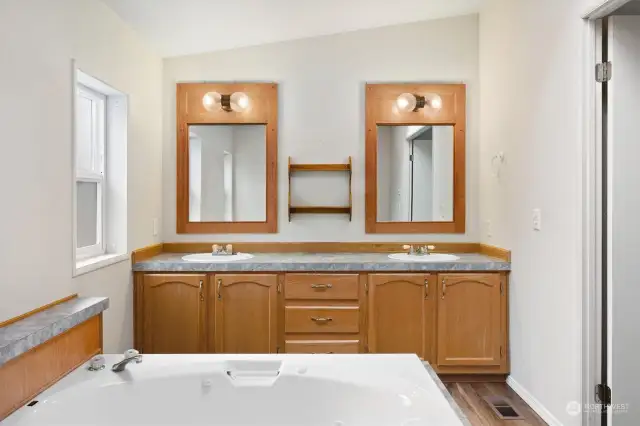 Dual vanity!