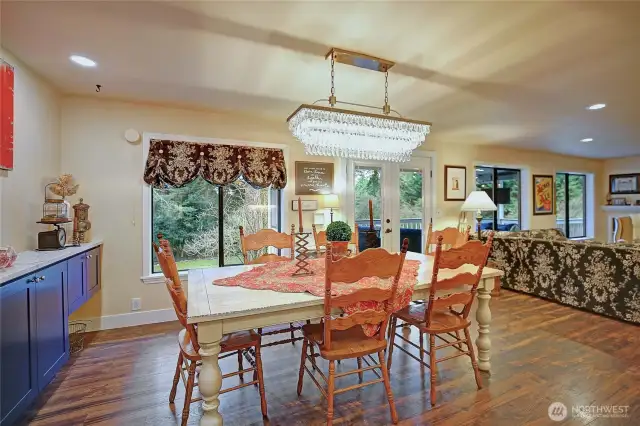 Dining Room w/ Built-Ins~