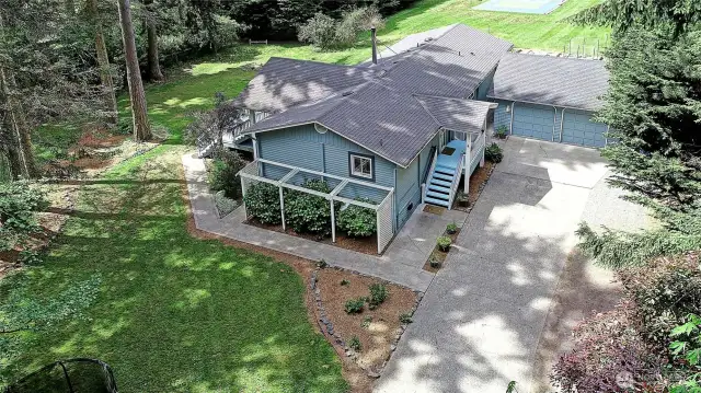 Adjacent Private Community Pickleball Court and Trail to Beach~