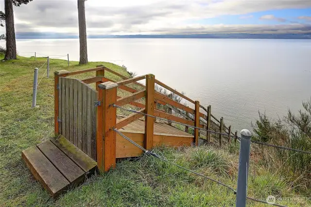Private Entrance to Beach Stairs~