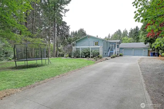 Great Paved Driveway for Privacy~