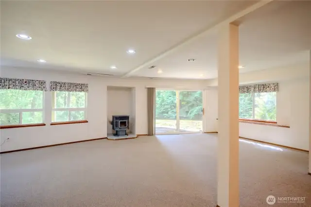basement also has large pantry closet and bathroom