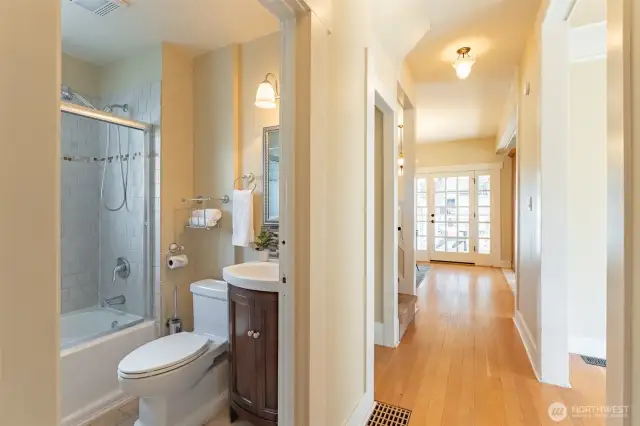 Full main floor bathroom