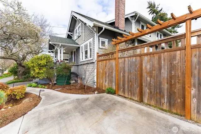 Large gate for access to the side yard