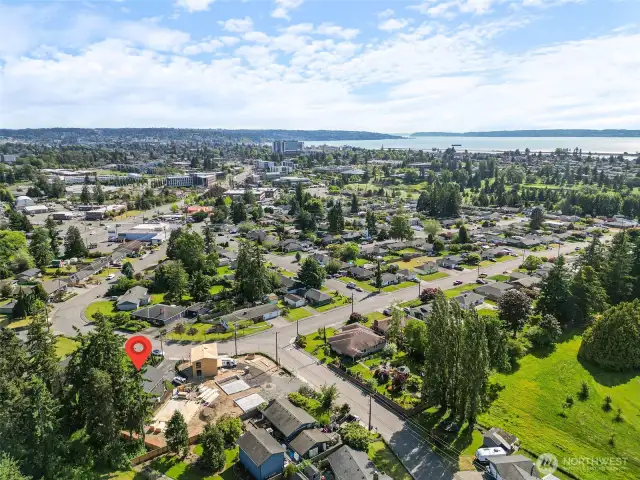 Amazing location, minutes to Legion Golf Course and Everett Waterfront.