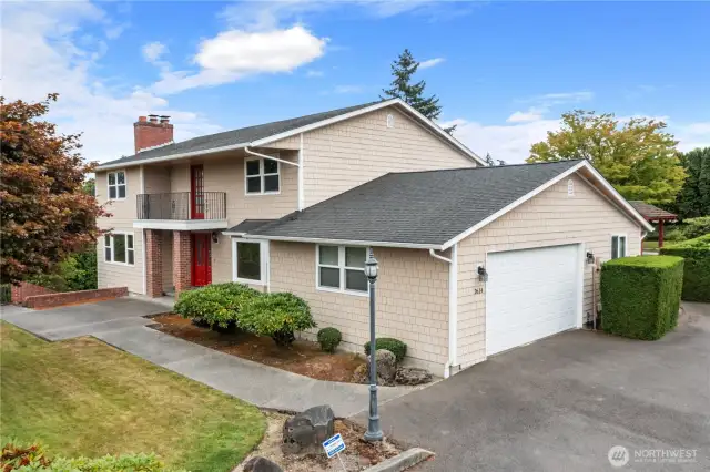 Home at end of driveway with balcony looking over Valley, Tacoma & Edgewood. Notice the newer sculpted Hardie plank siding!