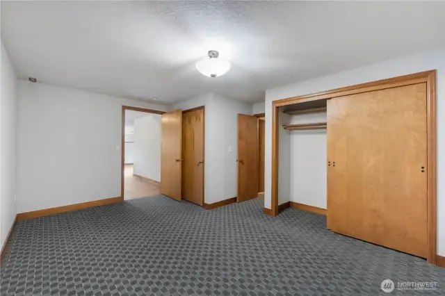 Bonus room downstairs, use your imagination how to use this room!