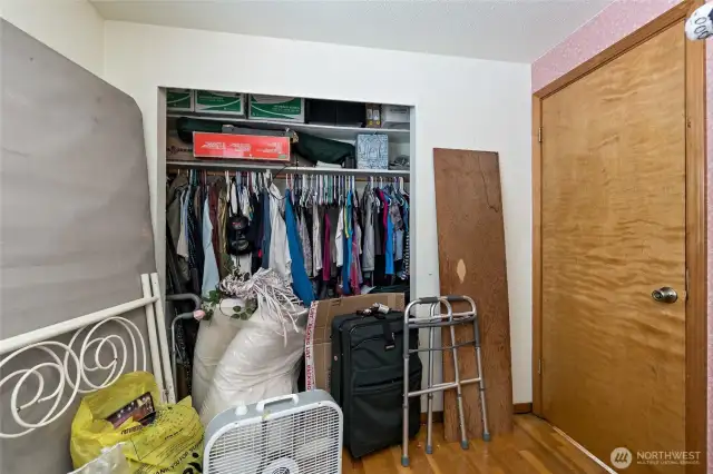2nd bedroom