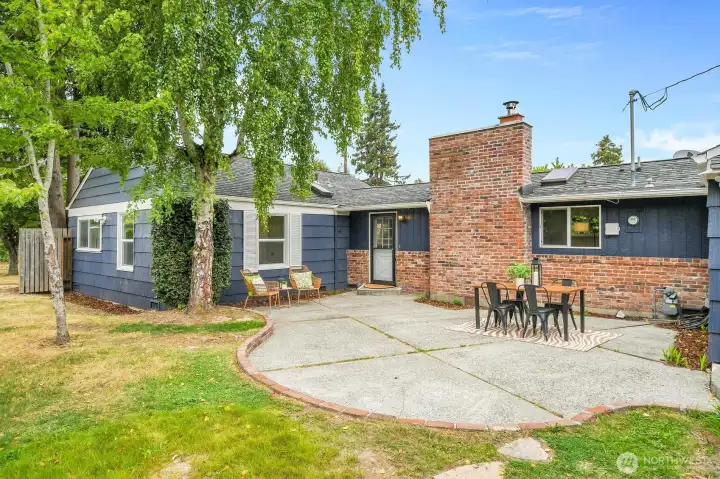 Outdoor entertainment space off of kitchen and dining area
