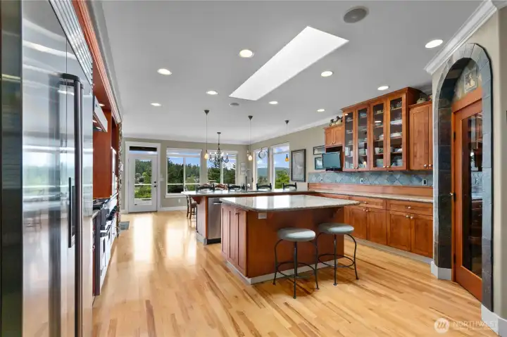 Walk-in pantry & separate wine closet