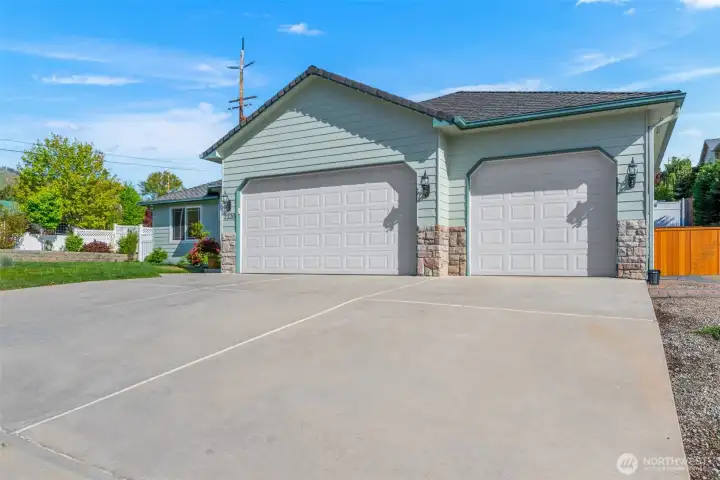 3 car garage
