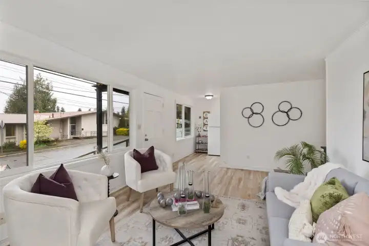 3326 - Looking on towards kitchen.