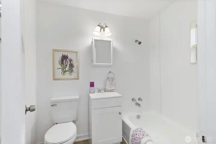 3326 - Refreshed full bath!