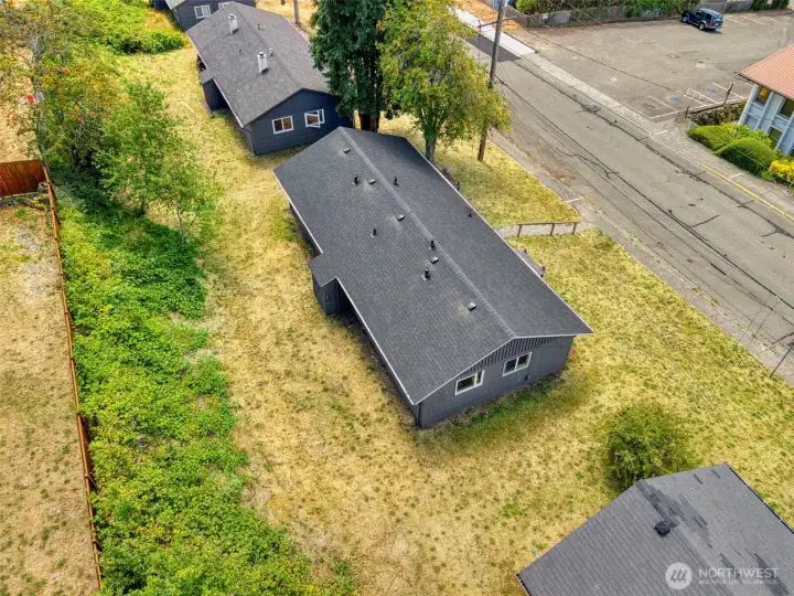 Spacious backyard!