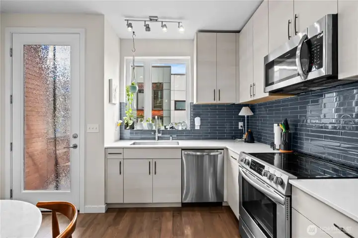 Privacy texture on door glass easily removed (if preferred)