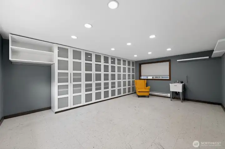 Bonus room or office or 5th bedroom.