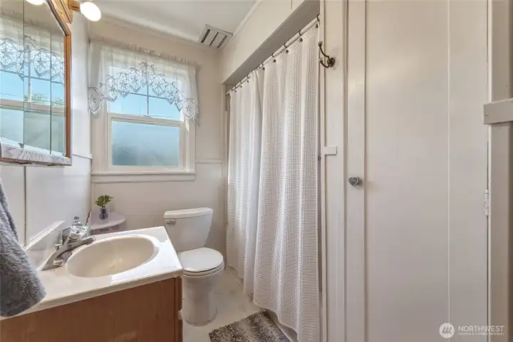 Bathroom - Main Floor