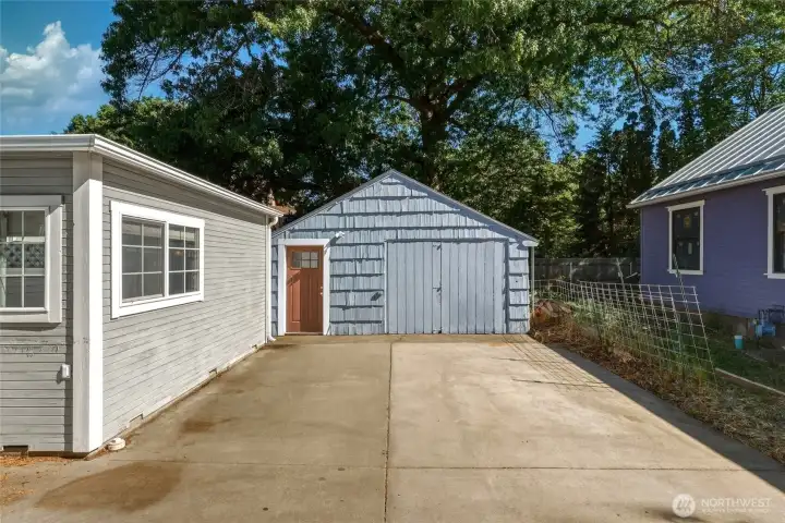 Detached Garage