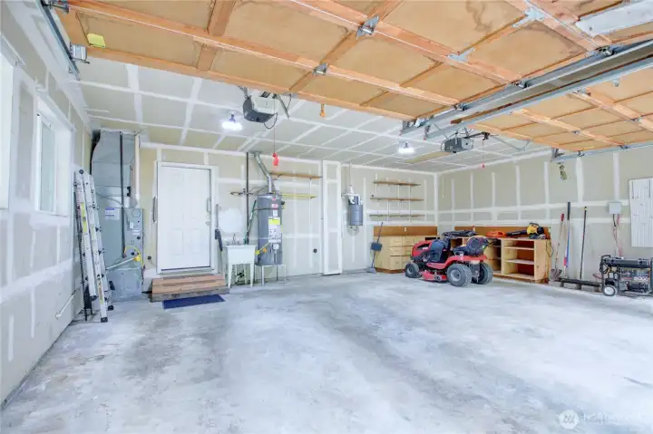 2-car garage 2-car garage