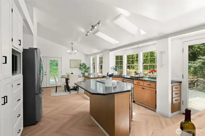 Stunning kitchen so many windows to let the natural light in Stunning kitchen so many windows to let the natural light in