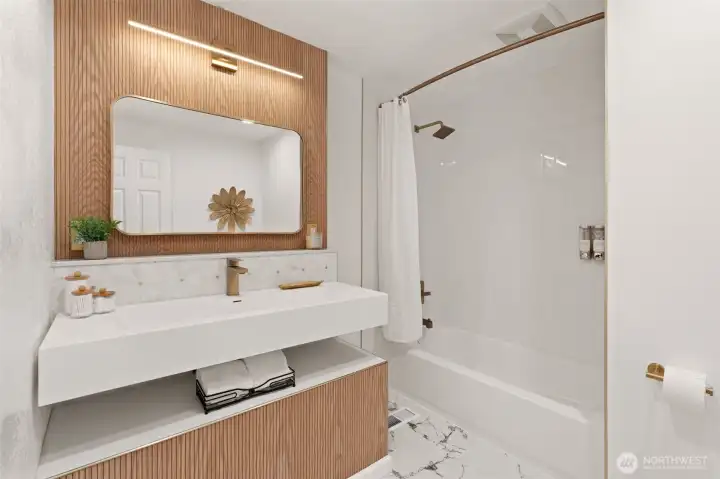 Full guest bath on upper level Full guest bath on upper level