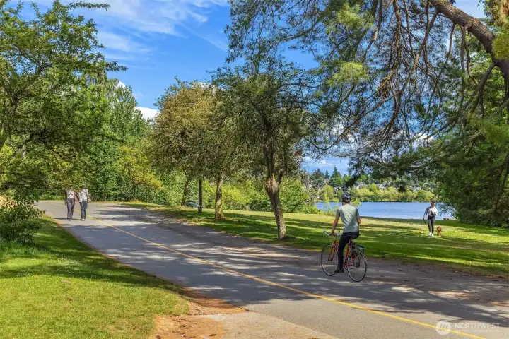 Walk, run, bike, or unwind along Green Lake's scenic shoreline trails. This beloved neighborhood offers a rare blend of natural beauty, recreation, and city convenience.