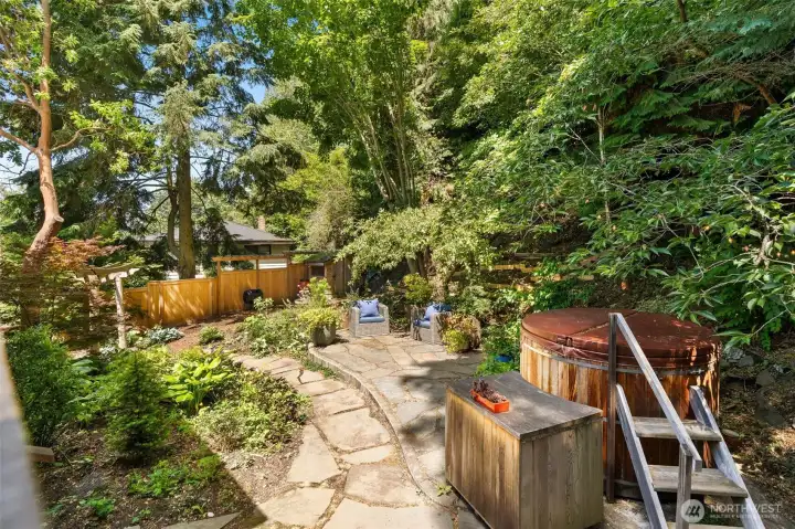 Welcome to your private park, cedar hot tub included! Welcome to your private park, cedar hot tub included!