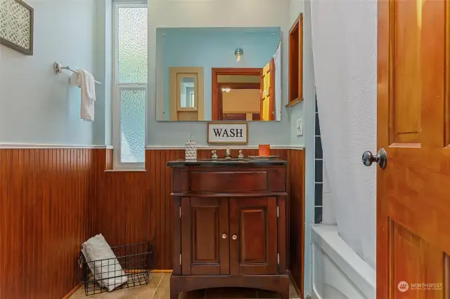 Find simplicity and charm in this adorable bathroom.