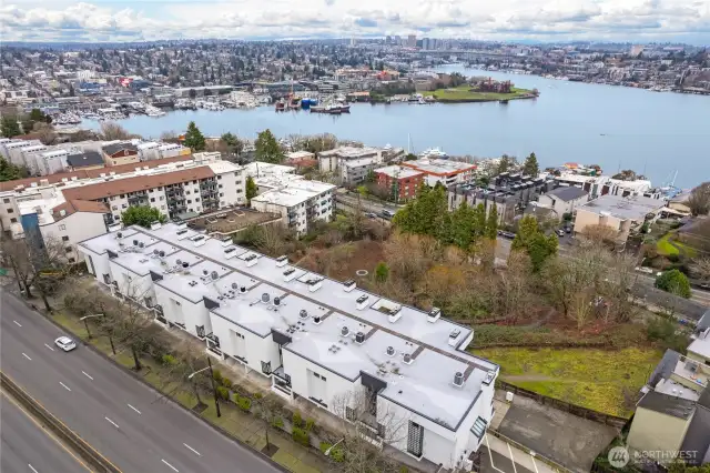 Note the east-side units at this complex, which act as a very impactful buffer between #107 and Aurora Ave.