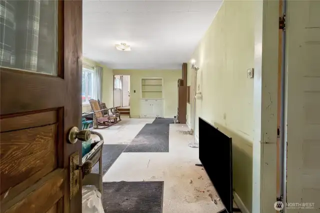 Living room/dining combo