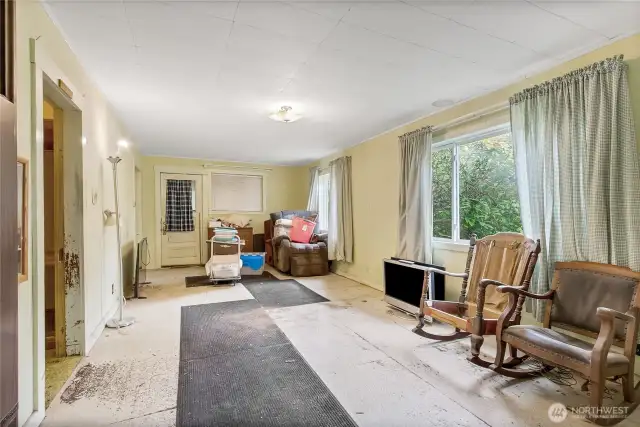 Dining room/living room combo