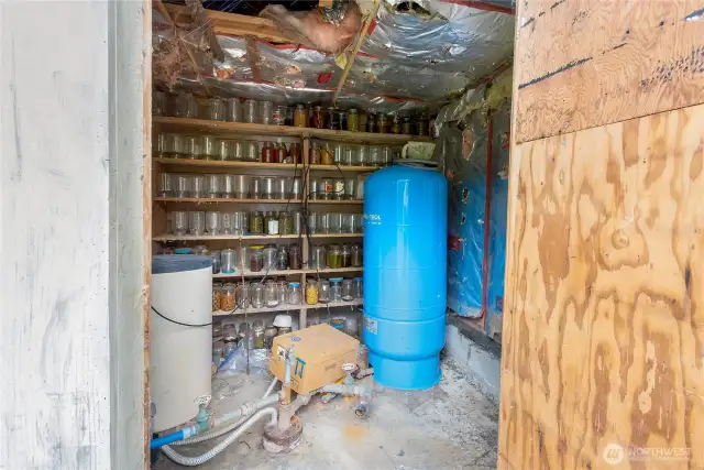 Well Building with holding tank and water softner