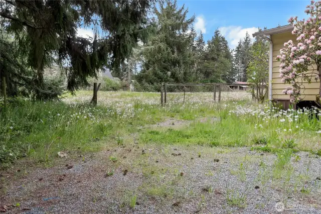 Parking at mobile, across the field is the main house