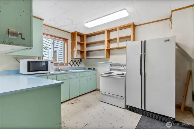 Microwave, stove & frig are included