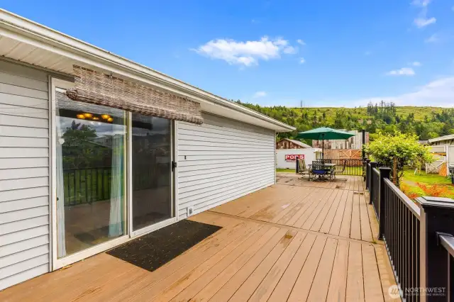 Looking east. Sliding glass door to the dining room.