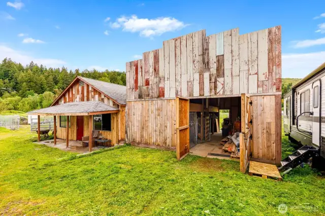 Potential DADU to the left, barn to the right...