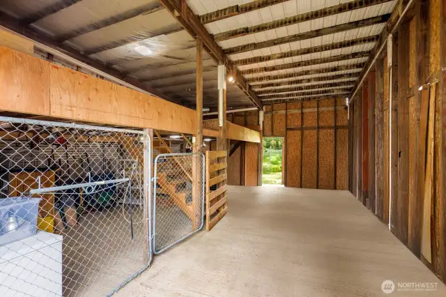 Inside the spacious barn. Ready to go!